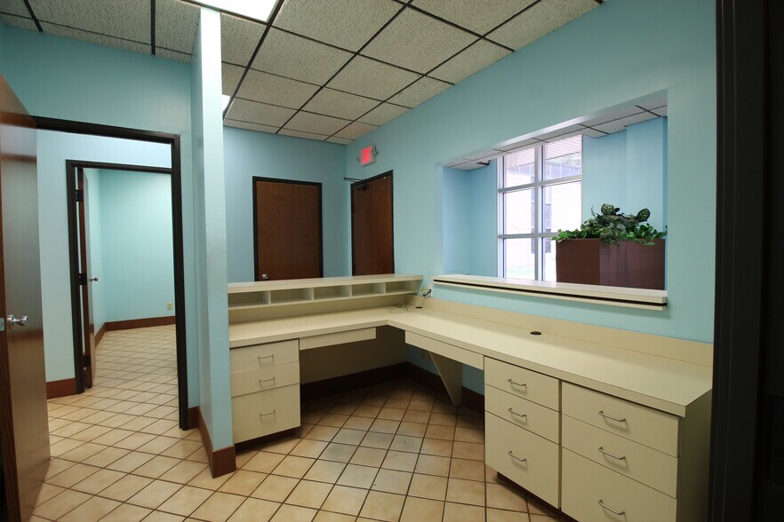More Photos Of 16125 Cairnway Dr, Houston Medical For Lease
