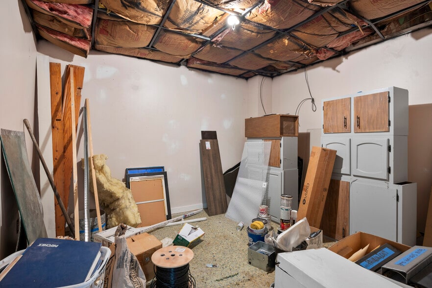 More Photos Of 1118 Broadway, Albany Bar For Sale