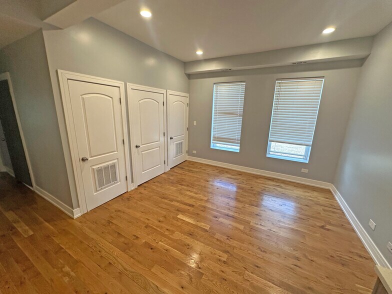 More Photos Of 4957 S Calumet Ave, Chicago Apartments For Sale