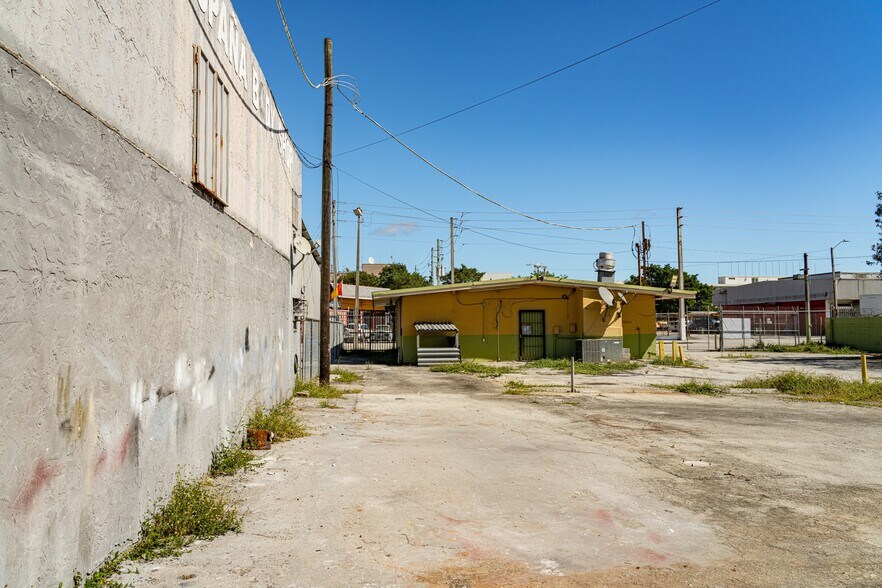 More Photos Of 2200 NW 22nd Ave, Miami Fast Food For Lease