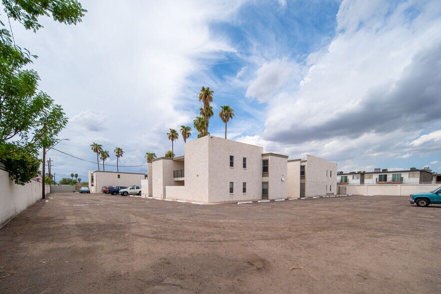 More Photos Of 2432 W Turney Ave, Phoenix Shelter For Sale
