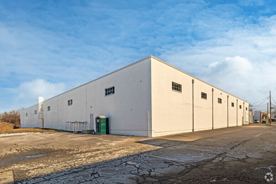 More Photos Of 525 Dell Rd, Carlstadt Unknown For Lease
