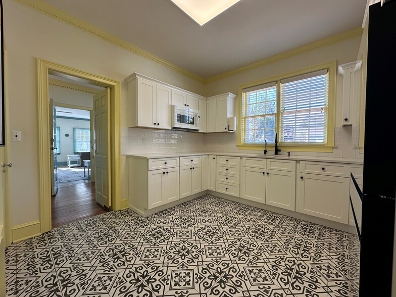 More Photos Of 78 Court St, Freehold Office Residential For Sale