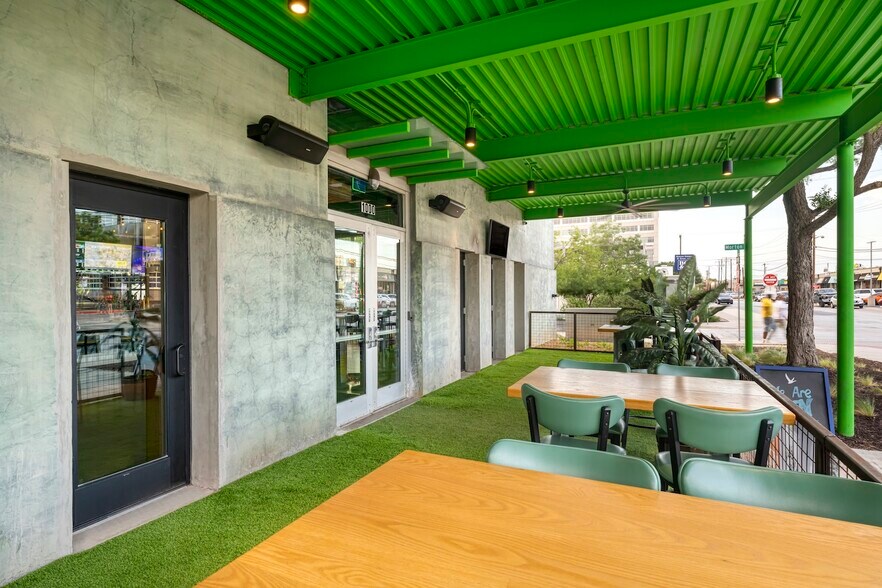 More Photos Of 1000 Foch St, Fort Worth General Retail For Sale