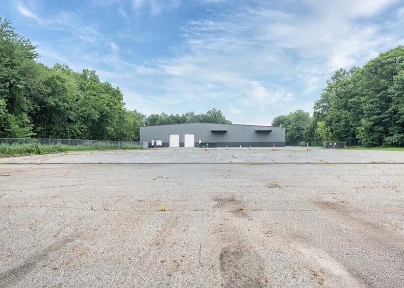 More Photos Of 131 Beaverbrook Rd, Lincoln Park Land For Lease
