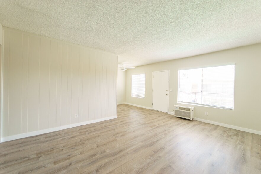 More Photos Of 12430 Oak Knoll Rd, Poway Apartments For Sale