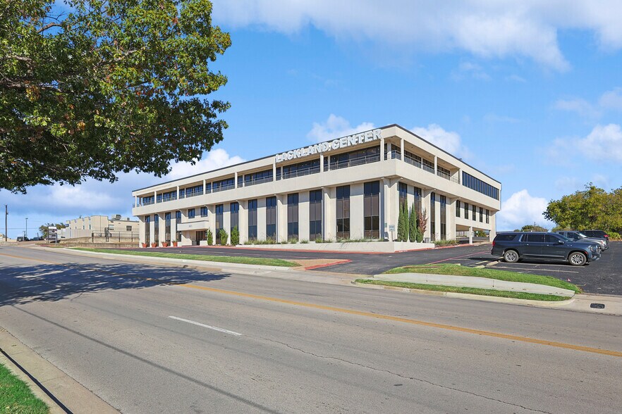 More Photos Of 2821 Lackland Rd, Fort Worth Office For Sale