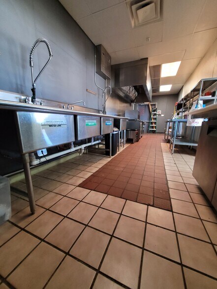 More Photos Of 801 SW 11th St, Lawton Restaurant For Sale