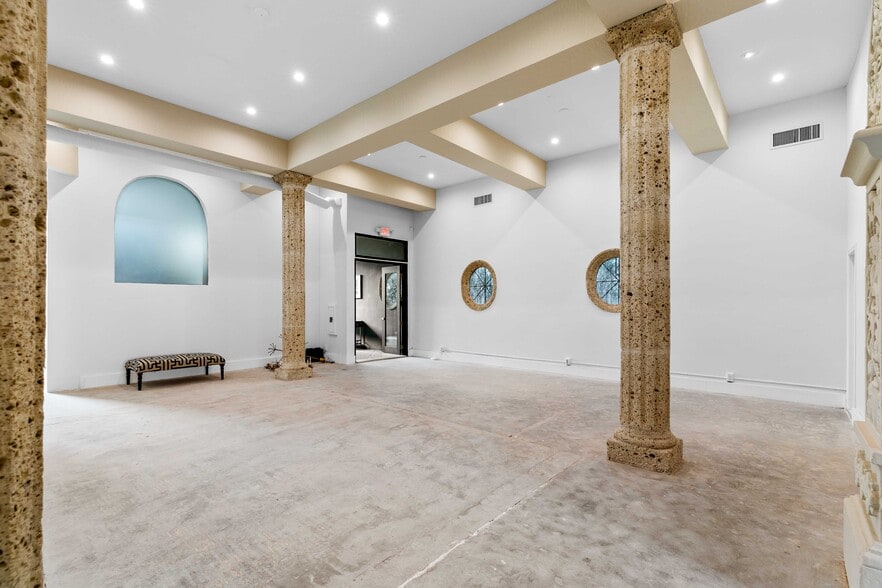 More Photos Of 210 S Kenwood St, Glendale Loft Creative Space For Lease