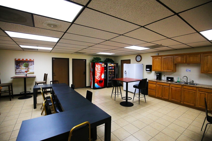 More Photos Of 1600 Sacramento Inn Way, Sacramento Office For Lease