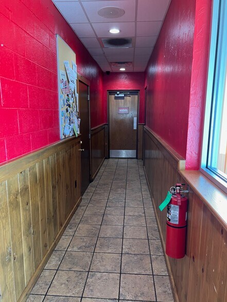 More Photos Of 10811 NE 23rd St, Spencer Restaurant For Lease