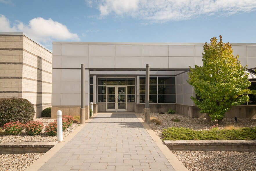 More Photos Of 8310 Excelsior Dr, Madison Unknown For Lease