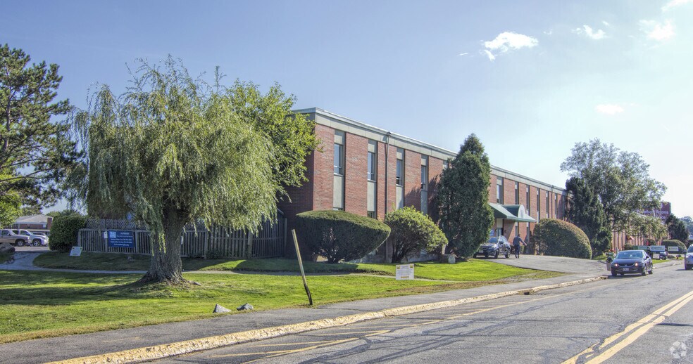 More Photos Of 591 North Ave, Wakefield Unknown For Lease