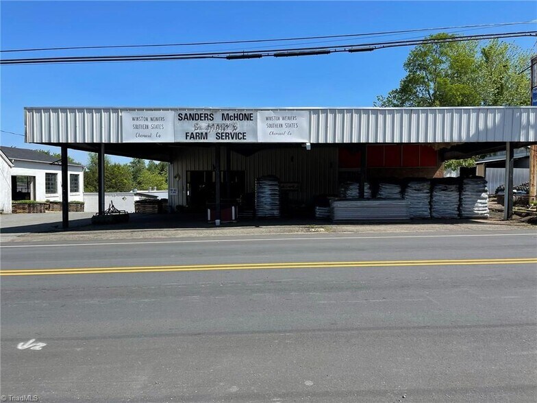 More Photos Of 607 Main, Pilot Mountain Storefront Retail Residential For Sale