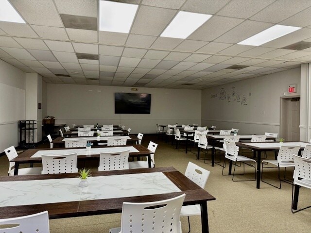 More Photos Of 3569 Habersham At Northlake, Tucker Office Residential For Lease