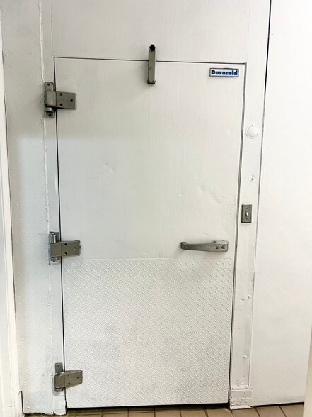 More Photos Of 210 N Western Ave, Los Angeles Storefront For Lease