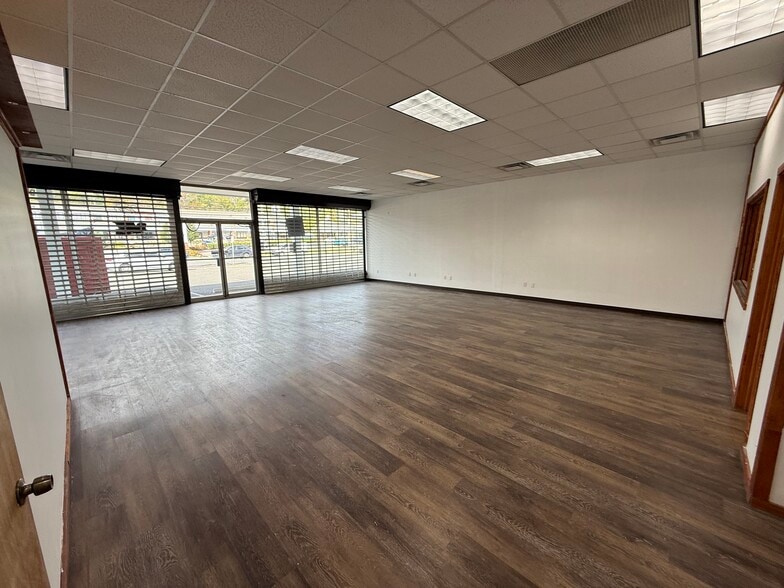 More Photos Of 461 Bridgeport Ave, Milford Unknown For Lease