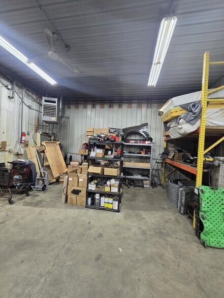 More Photos Of 16600 Crawford Ave, Country Club Hills Warehouse For Lease