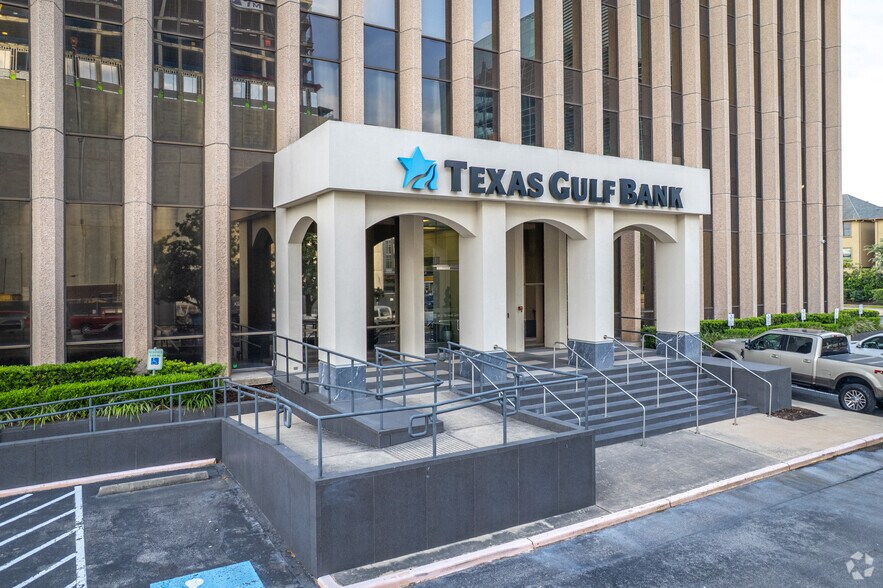 More Photos Of 900 Town & Country Blvd, Houston Office For Lease