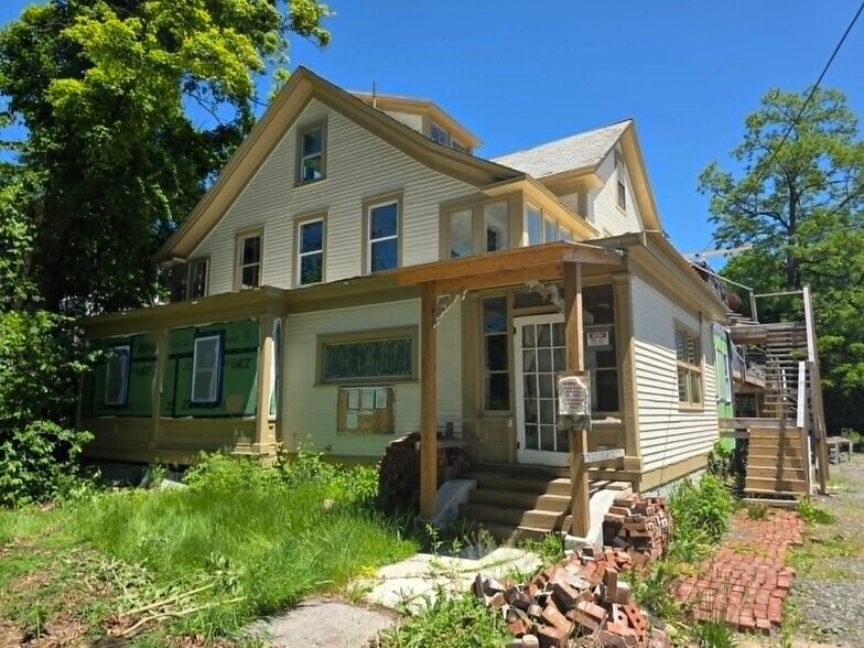 Primary Photo Of 33 Oak St, Brattleboro Apartments For Sale