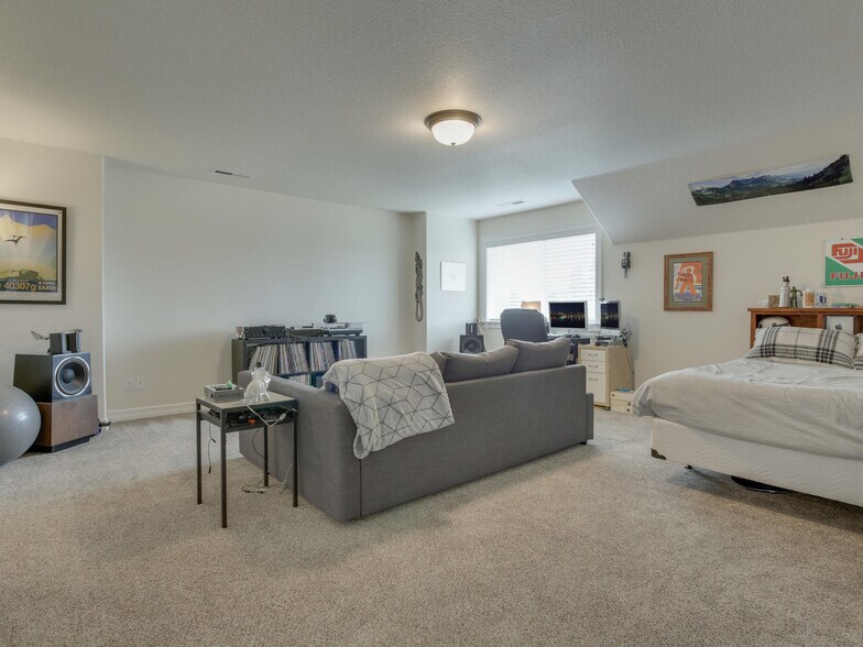 More Photos Of 1647 NE Market Dr, Fairview Apartments For Sale