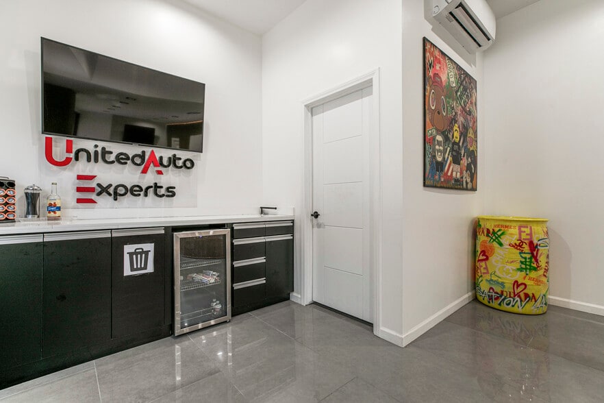 More Photos Of 4605–4619 W Pico Boulevard, Los Angeles Auto Repair For Sale