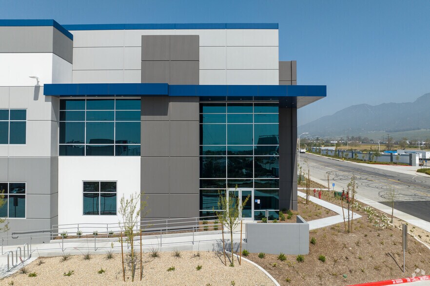 More Photos Of 6237 Cajon Blvd, San Bernardino Distribution For Lease