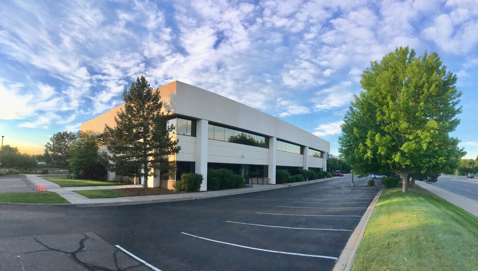 Primary Photo Of 452-562 Sable Blvd, Aurora Showroom For Sale