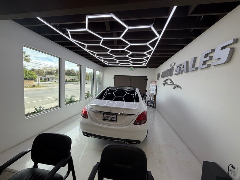 More Photos Of 5716 W Manchester Ave, Los Angeles Office For Sale
