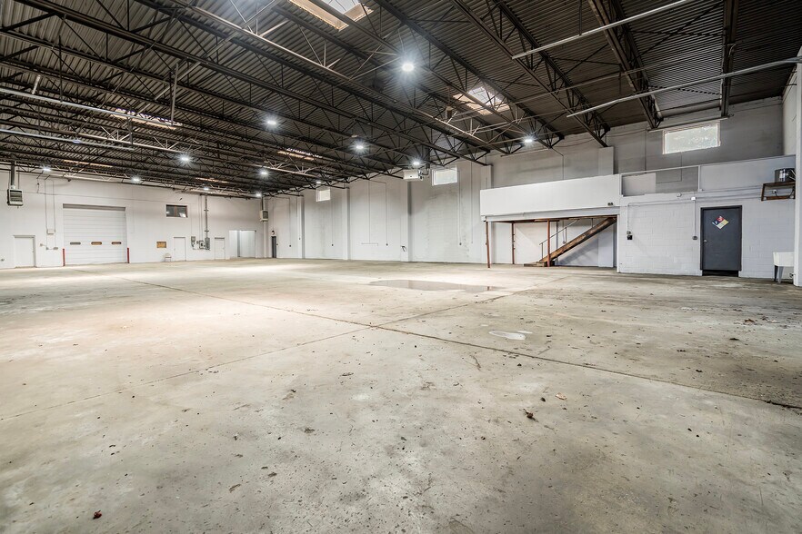 More Photos Of 173 Amboy Rd, Morganville Warehouse For Lease