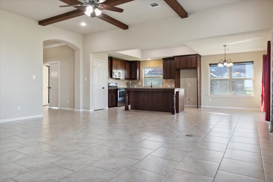 More Photos Of 2407 THUESEN RD, Beasley Office For Sale