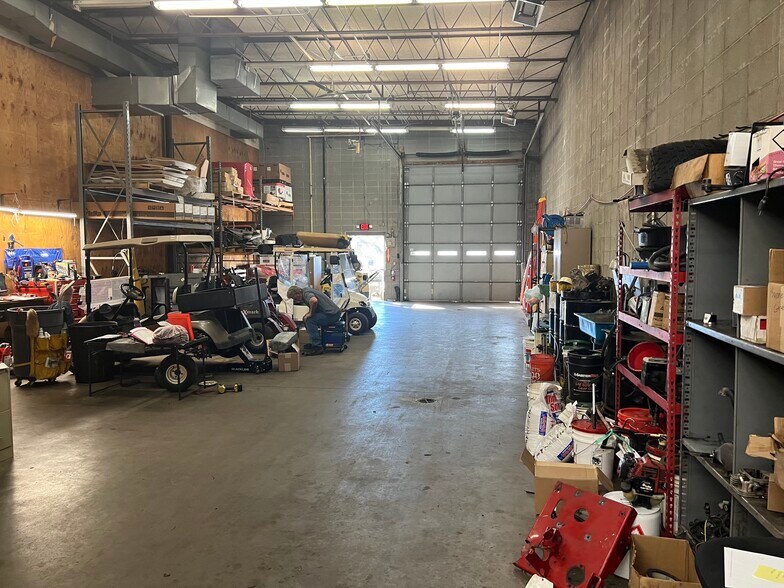 More Photos Of 9900 Lackman Rd, Lenexa Showroom For Sale