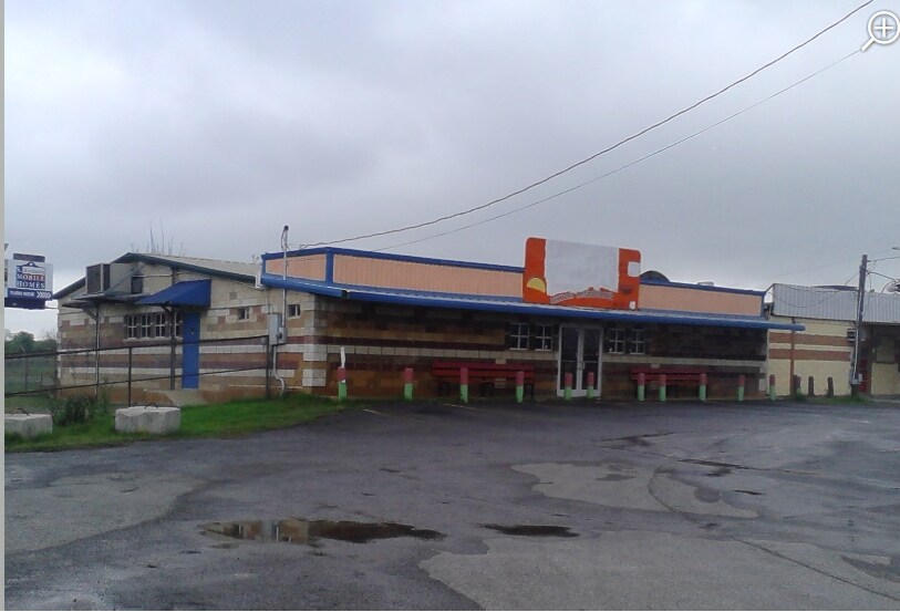 Primary Photo Of 17695 Luckey Rd, Lytle Restaurant For Lease