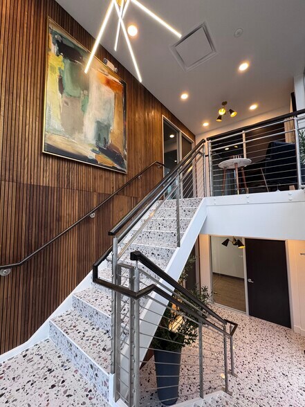 More Photos Of 2120 Montrose Blvd, Houston Office For Lease