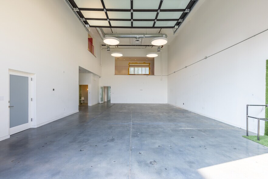 More Photos Of 3058 N Lima St, Burbank Warehouse For Sale