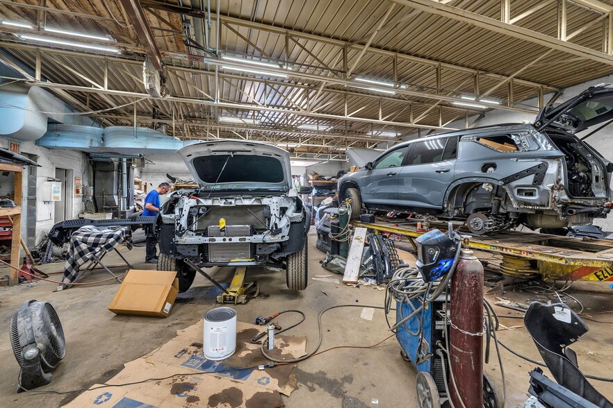 More Photos Of 29300 Goddard Rd, Romulus Manufacturing For Sale