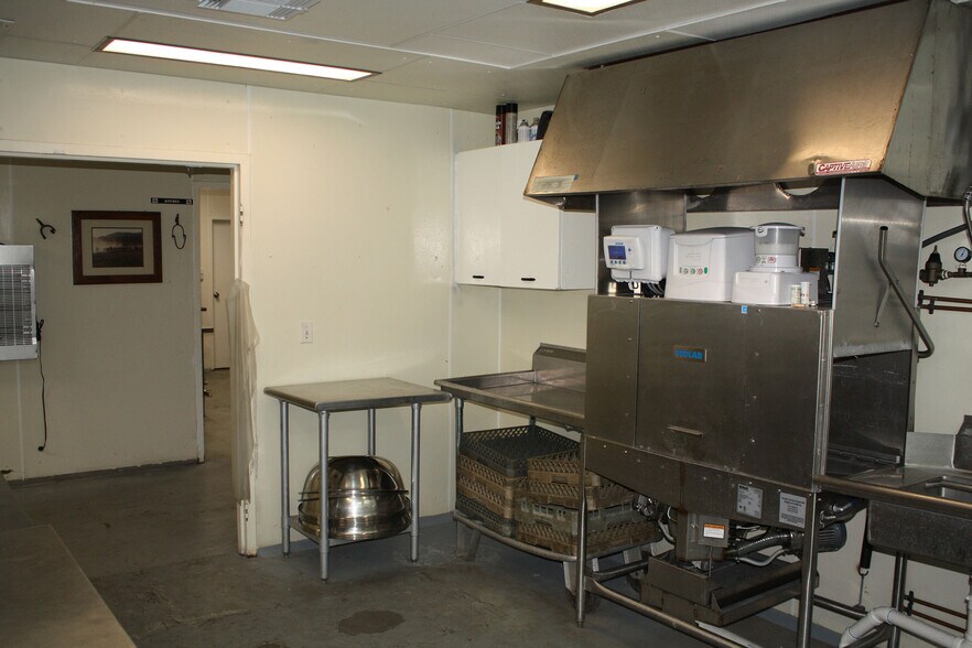 More Photos Of 174 NW 9th ave, Mulberry Distribution For Sale