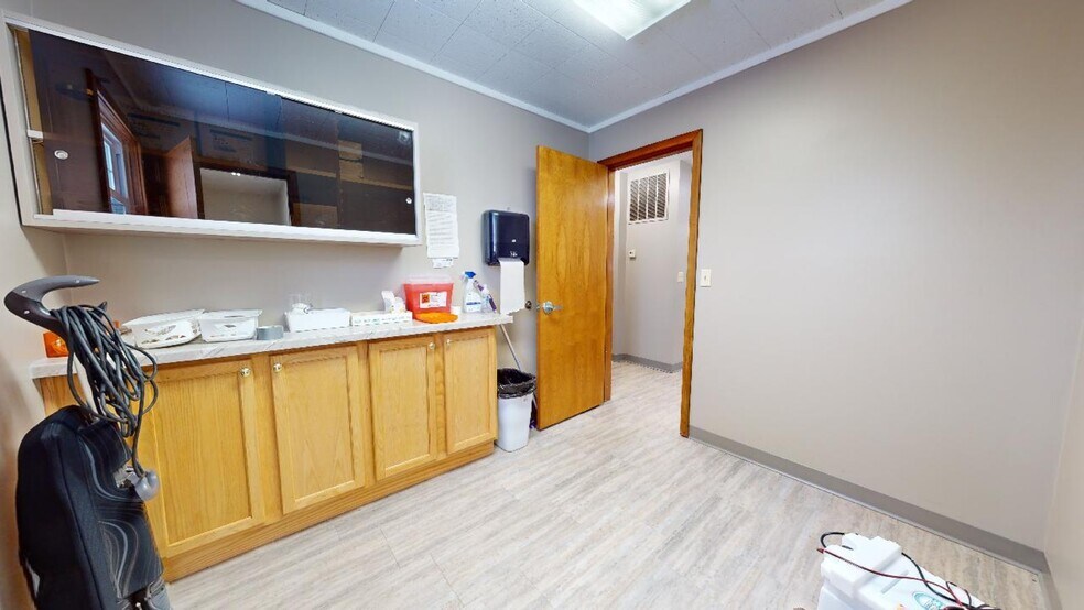 More Photos Of 392 Howard St, Willard Office For Sale