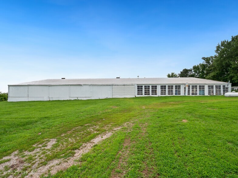 More Photos Of 1247 Illinois Dr, Knoxville Sports And Entertainment For Sale
