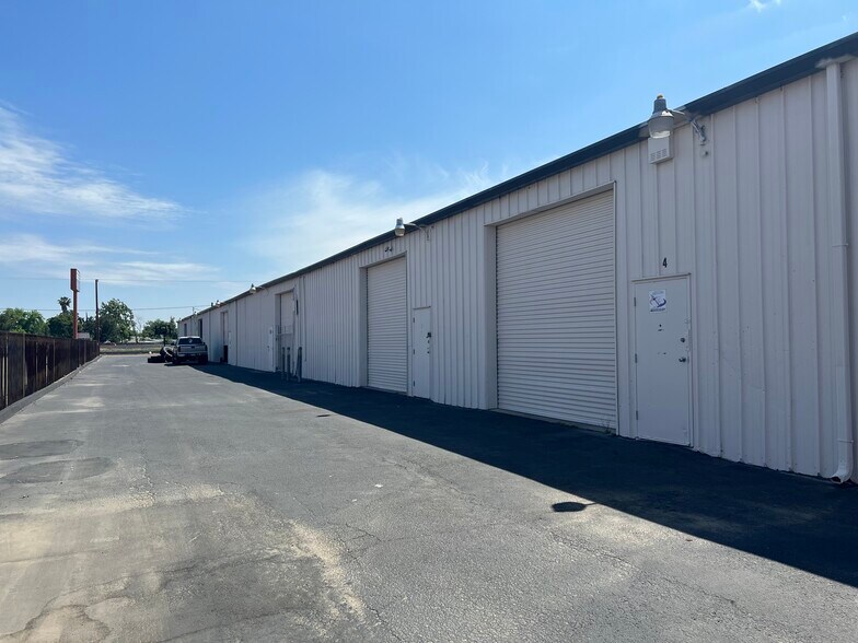 More Photos Of 3427 Railroad Ave, Ceres Warehouse For Lease