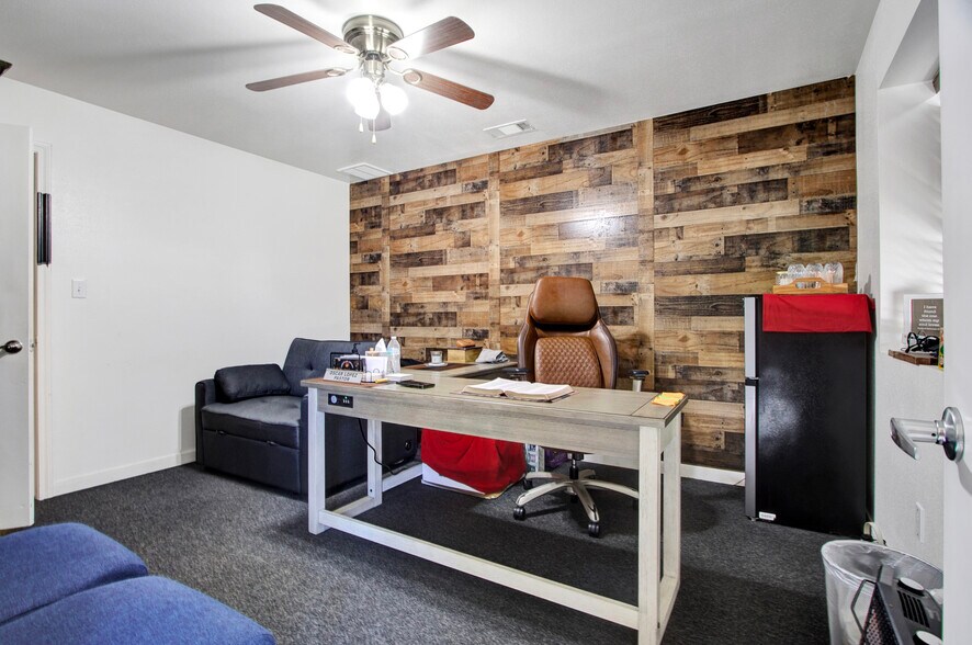 More Photos Of 464 McCaleb, Montgomery Specialty For Sale