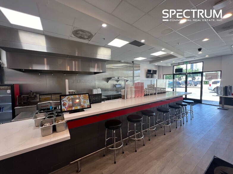 More Photos Of 21514-21534 Devonshire St, Chatsworth Storefront For Lease