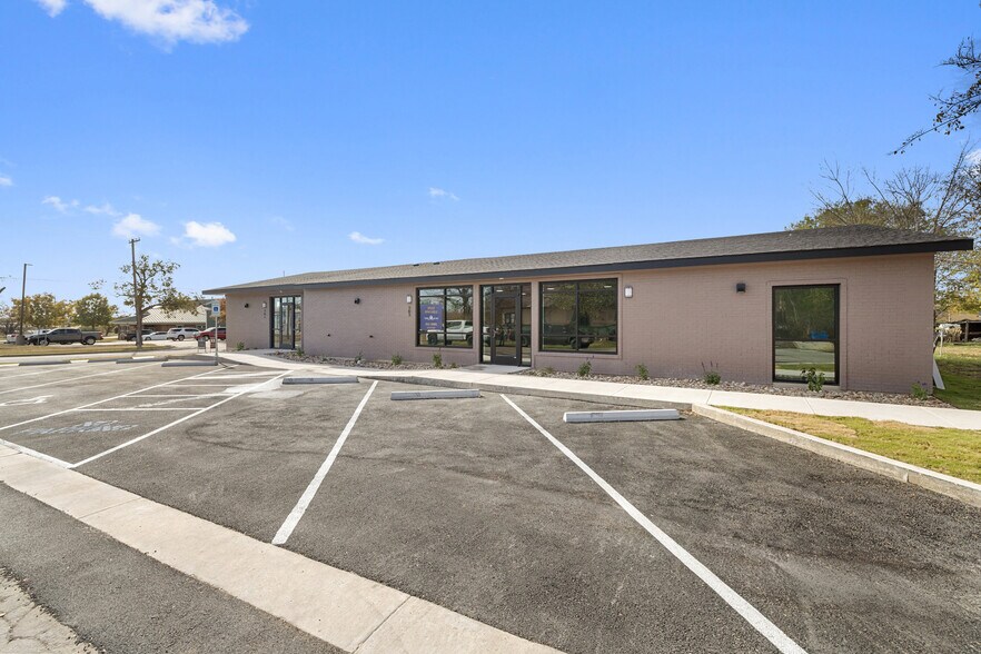 More Photos Of 301-303 Elliott St, Taylor Office For Lease