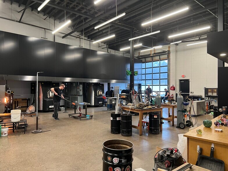 More Photos Of 103 Concord Exchange N, South Saint Paul Auto Dealership For Sale