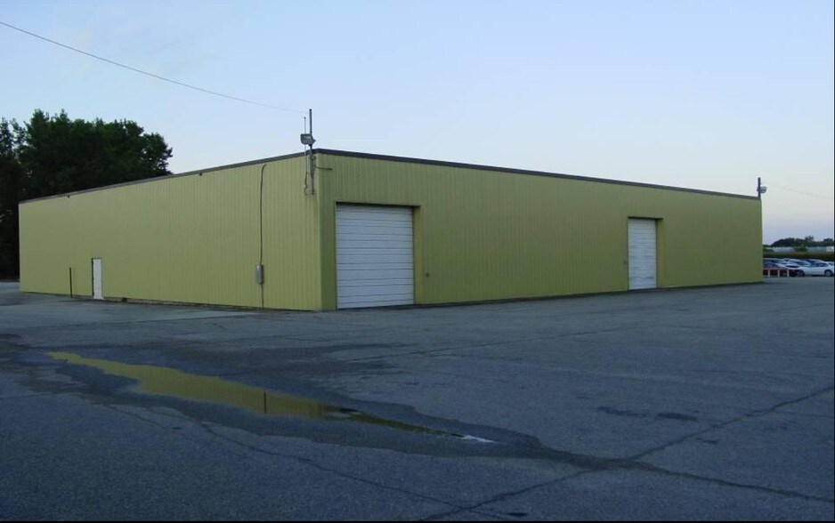 More Photos Of 1305 19th St SW, Mason City Distribution For Sale