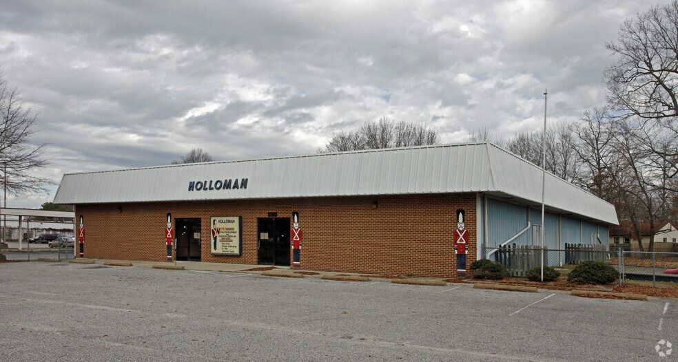 Primary Photo Of 14102 Warwick Blvd, Newport News Daycare Center For Sale