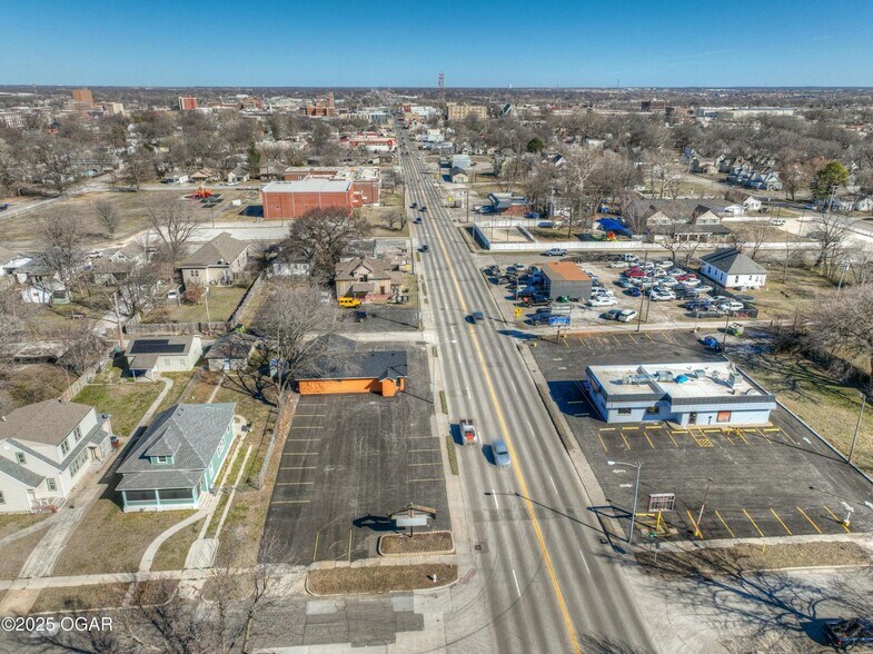 More Photos Of 1221 W 7th St, Joplin Freestanding For Sale