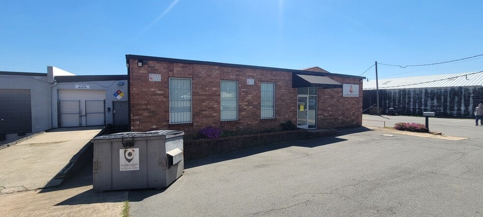 More Photos Of 2542-2544 Lucena St, Charlotte Warehouse For Lease