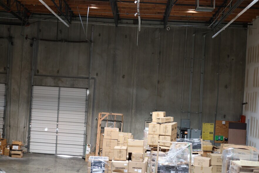 More Photos Of 15823 W Monte St, Sylmar Distribution For Sale