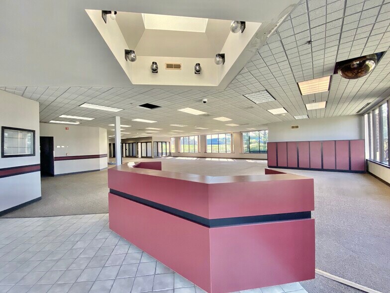 More Photos Of 3040 Industry Dr, Lancaster Flex For Sale